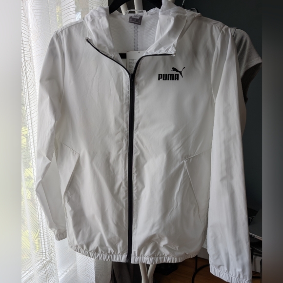 154.PUMA  White and Black Windbreaker - Picture 1 of 3